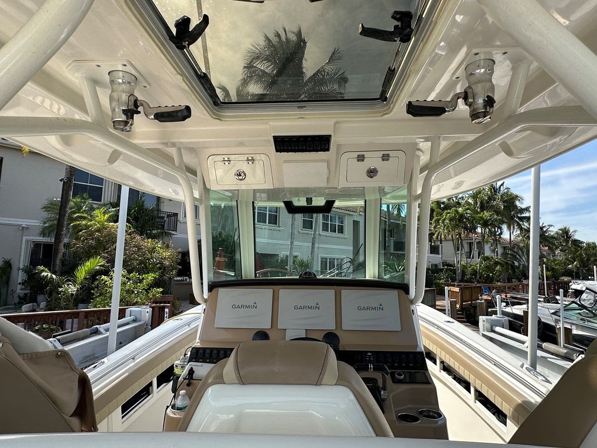 https://arconyachts.ams3.digitaloceanspaces.com/172410/conversions/large_4549383-optimize.jpg