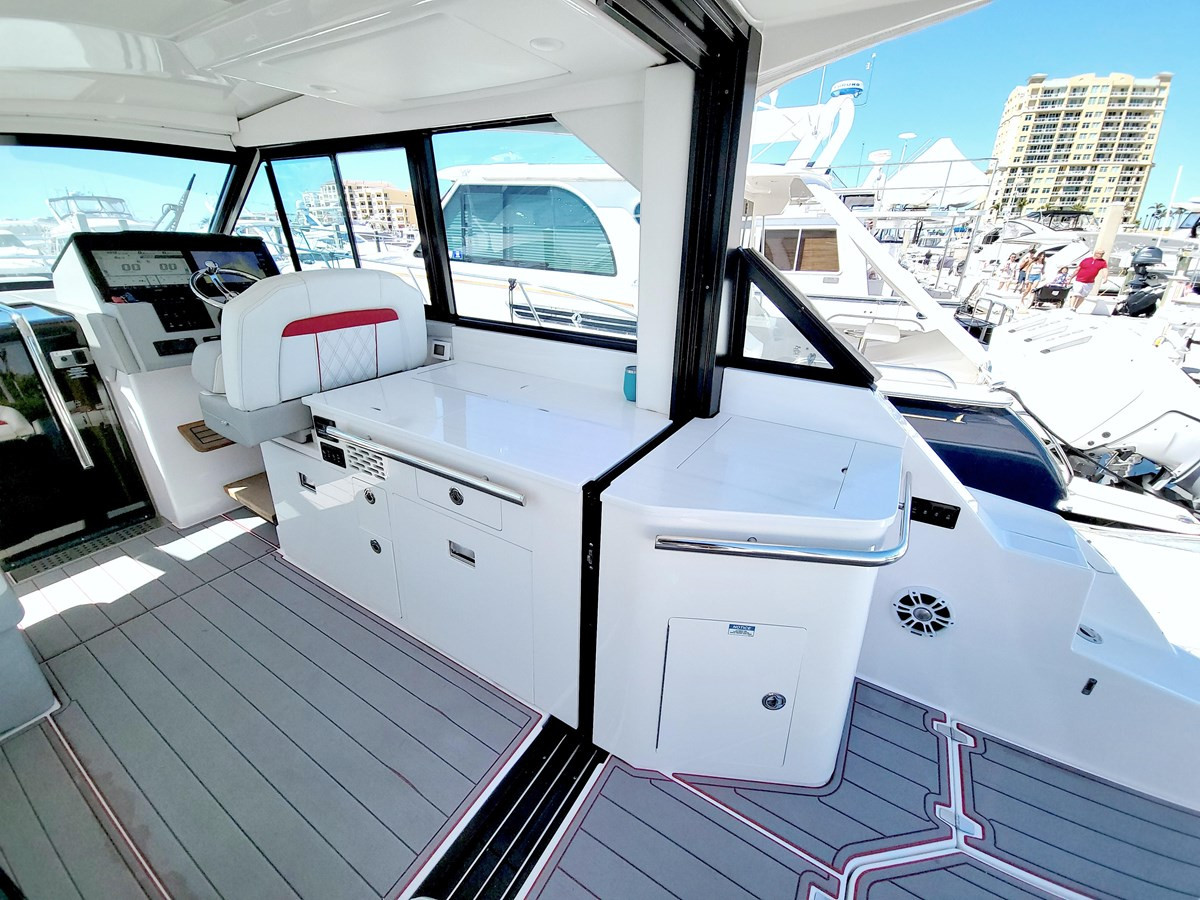 https://arconyachts.ams3.digitaloceanspaces.com/172439/conversions/large_4603544-optimize.jpg