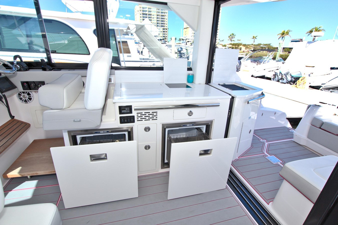 https://arconyachts.ams3.digitaloceanspaces.com/172442/conversions/large_4603545-optimize.jpg