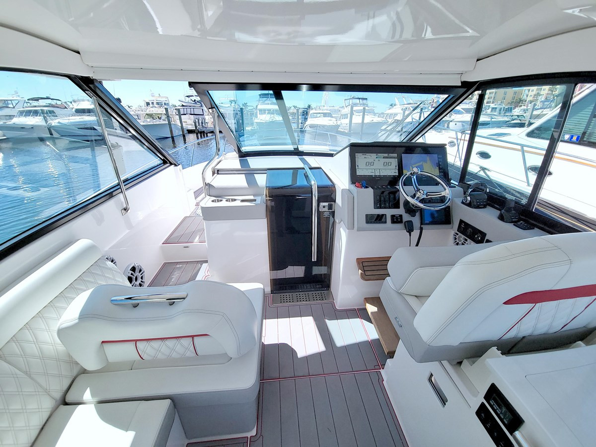https://arconyachts.ams3.digitaloceanspaces.com/172457/conversions/large_4603550-optimize.jpg