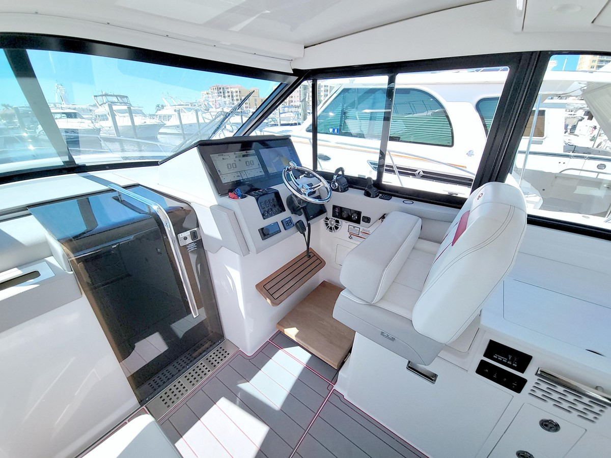 https://arconyachts.ams3.digitaloceanspaces.com/172460/conversions/large_4603551-optimize.jpg