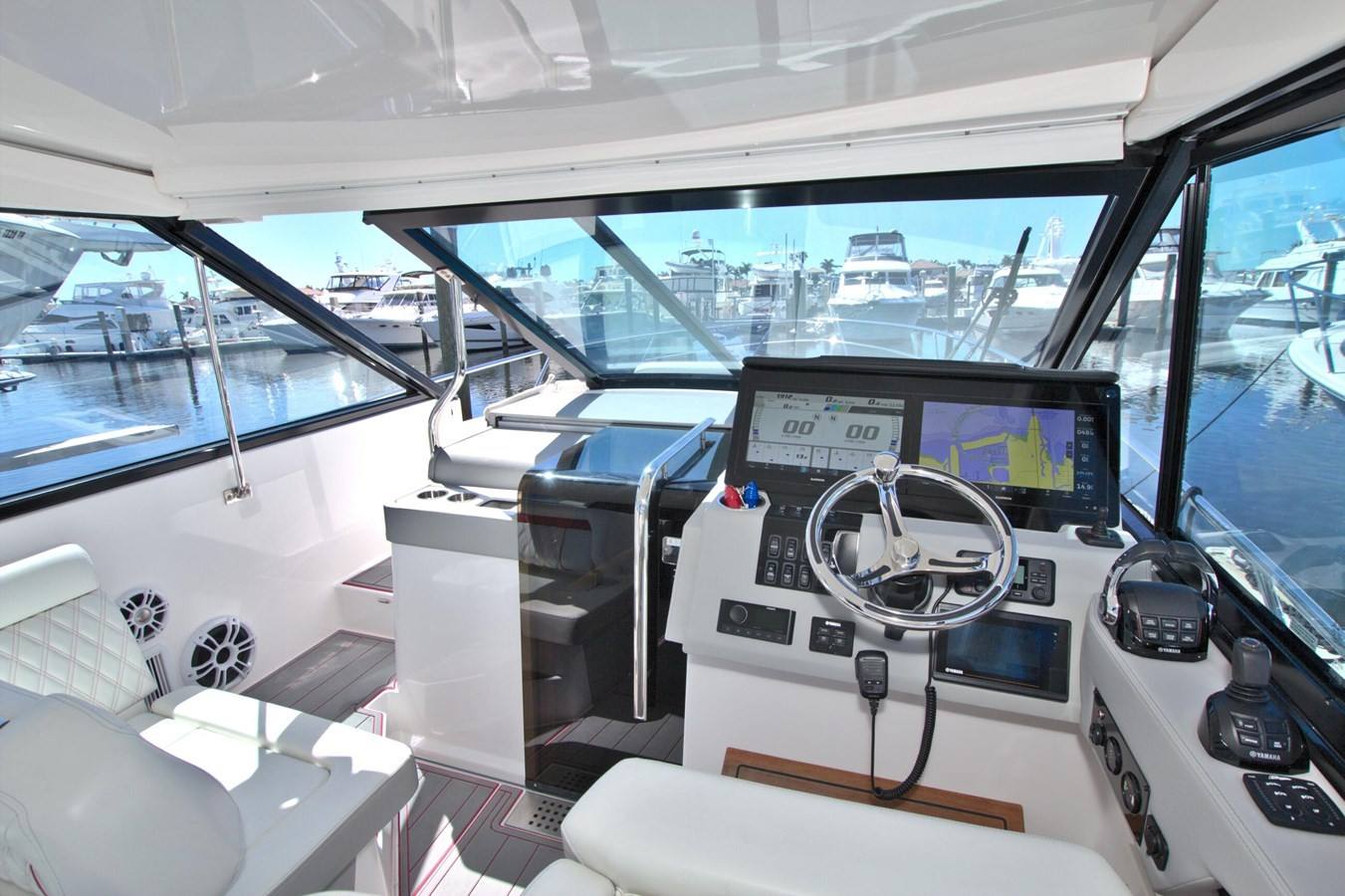 https://arconyachts.ams3.digitaloceanspaces.com/172469/conversions/large_4603554-optimize.jpg