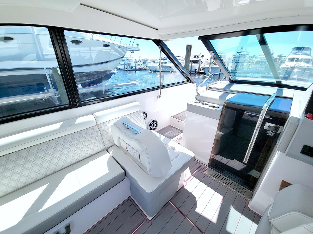 https://arconyachts.ams3.digitaloceanspaces.com/172475/conversions/large_4603556-optimize.jpg