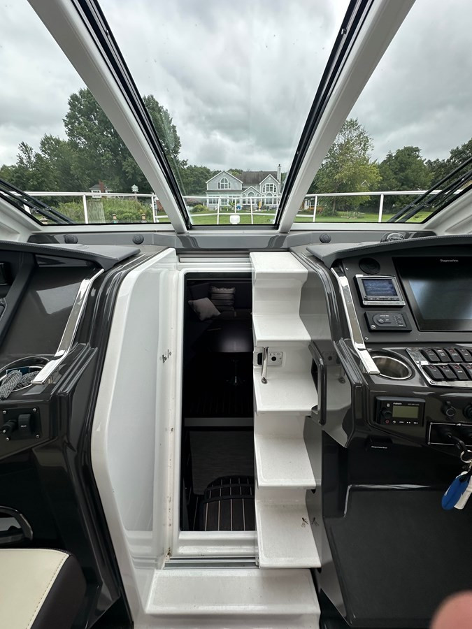 https://arconyachts.ams3.digitaloceanspaces.com/172624/conversions/large_4735002-optimize.jpg