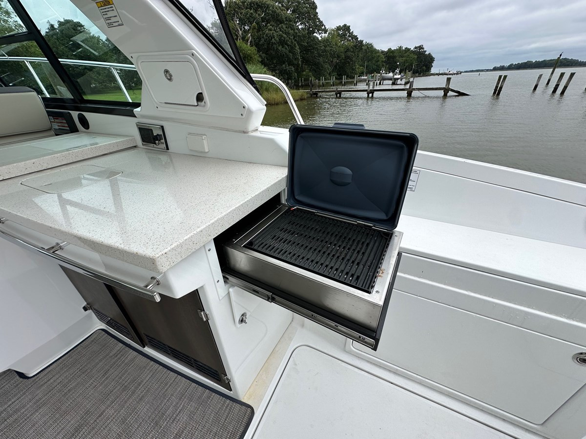 https://arconyachts.ams3.digitaloceanspaces.com/172641/conversions/large_4735010-optimize.jpg