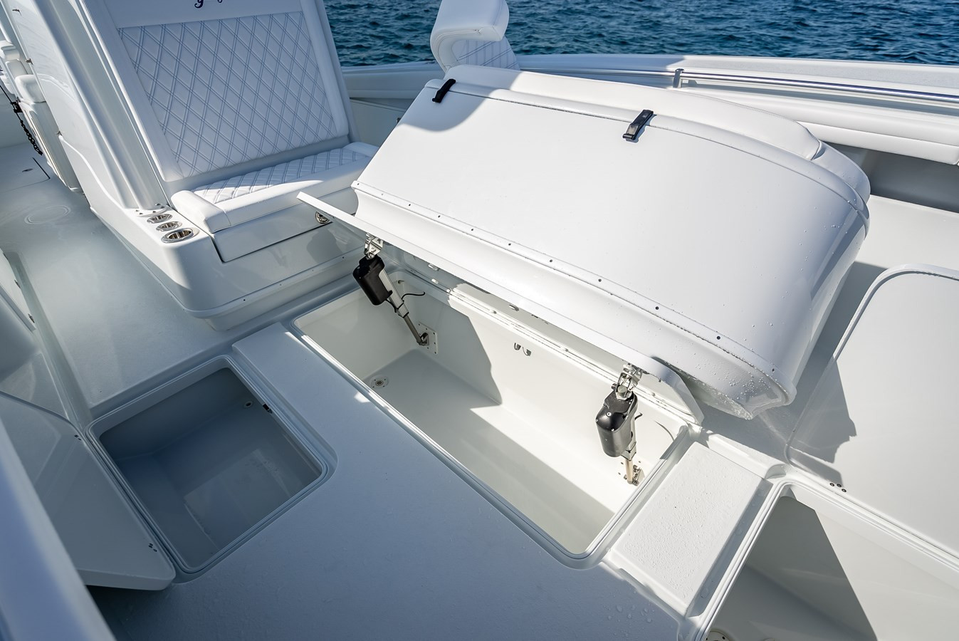https://arconyachts.ams3.digitaloceanspaces.com/172688/conversions/large_4828935-optimize.jpg