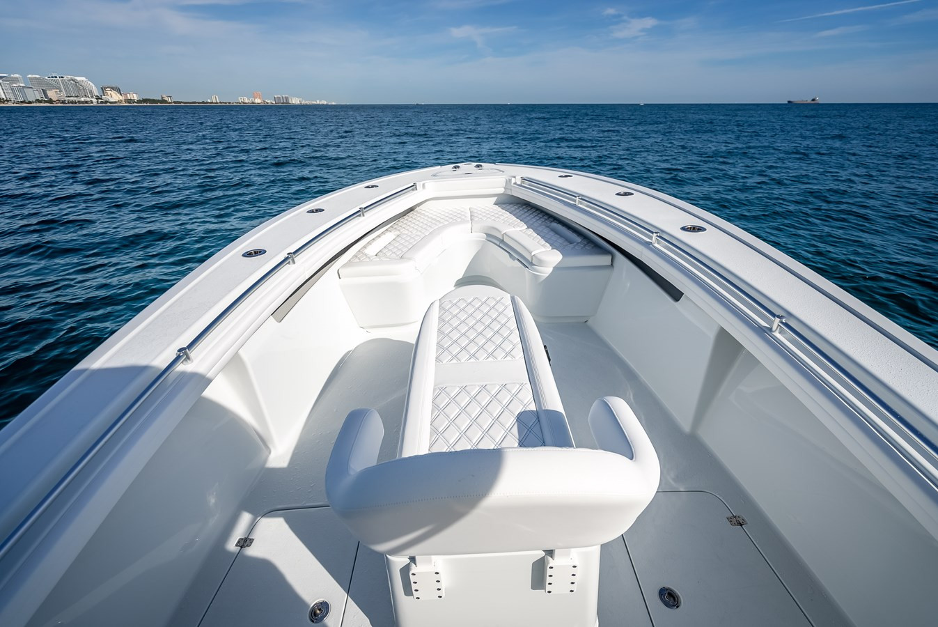 https://arconyachts.ams3.digitaloceanspaces.com/172694/conversions/large_4828937-optimize.jpg