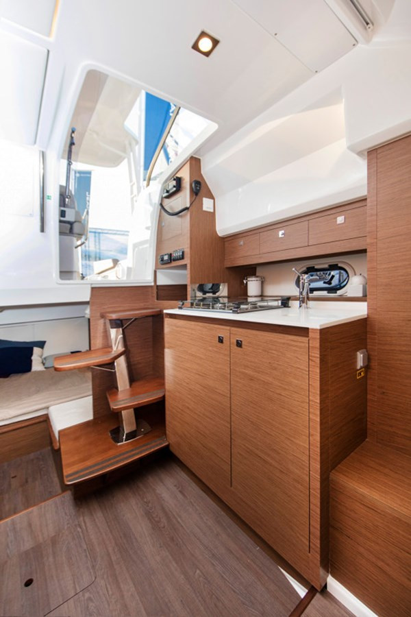 https://arconyachts.ams3.digitaloceanspaces.com/172793/conversions/large_4681148-optimize.jpg