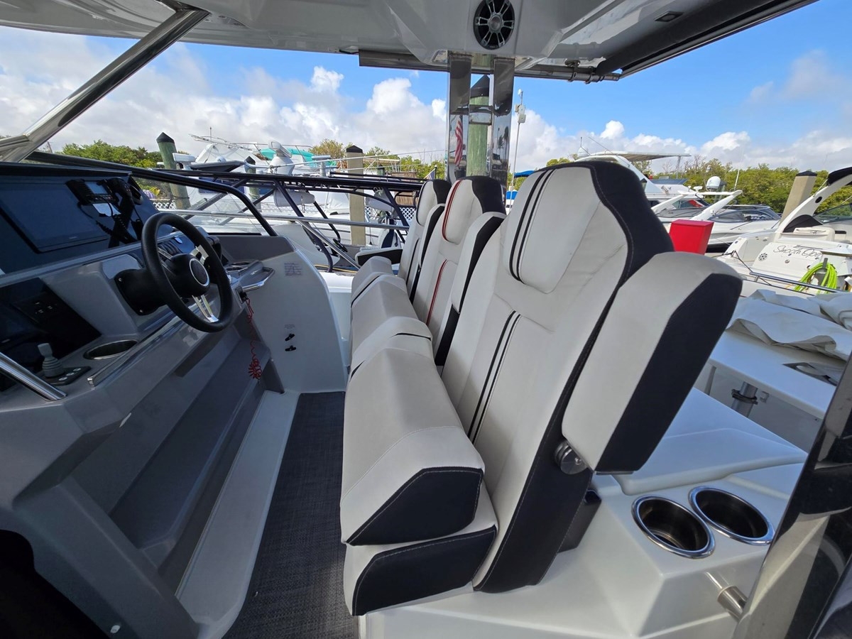 https://arconyachts.ams3.digitaloceanspaces.com/172812/conversions/large_4544952-optimize.jpg