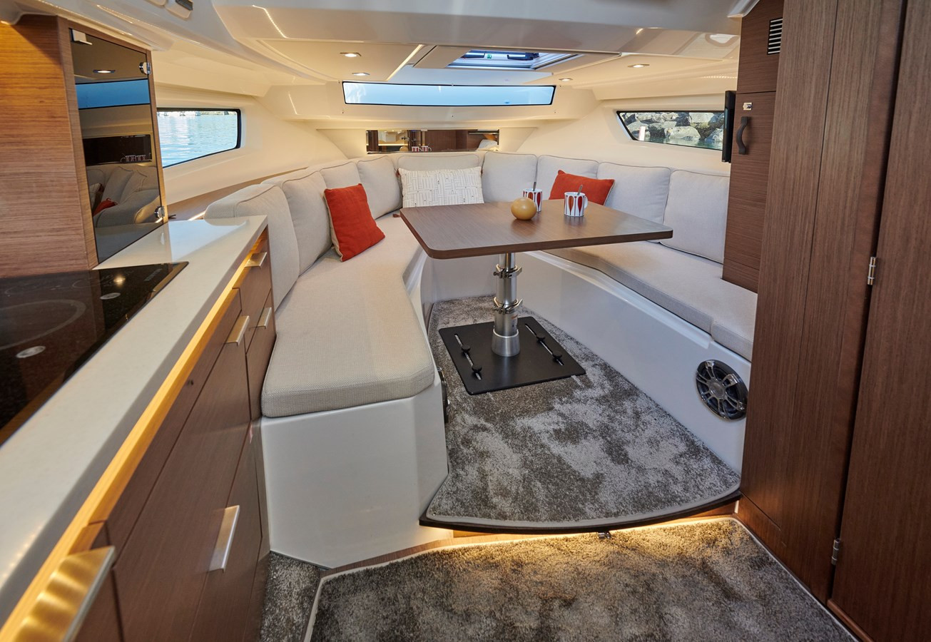 https://arconyachts.ams3.digitaloceanspaces.com/172837/conversions/large_4682074-optimize.jpg