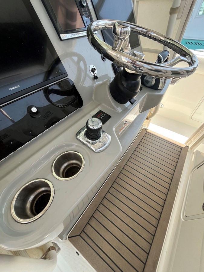 https://arconyachts.ams3.digitaloceanspaces.com/172895/conversions/large_4688499-optimize.jpg