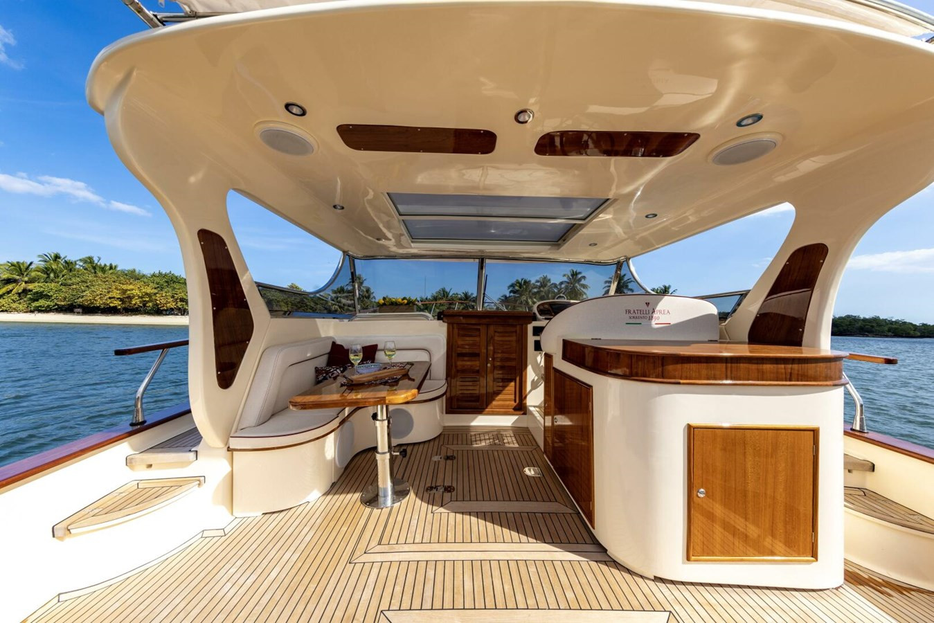 https://arconyachts.ams3.digitaloceanspaces.com/172961/conversions/large_4598276-optimize.jpg