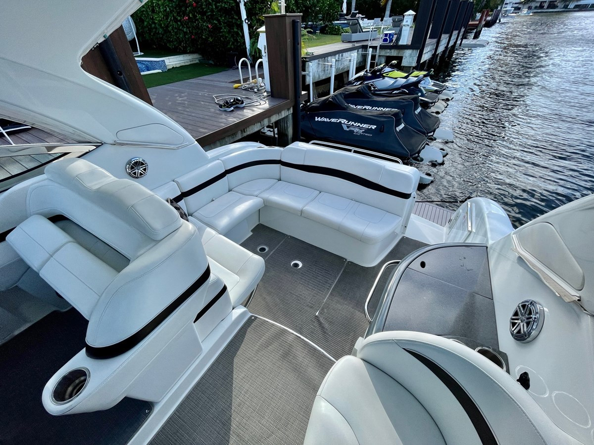 https://arconyachts.ams3.digitaloceanspaces.com/173055/conversions/large_3434552-optimize.jpg