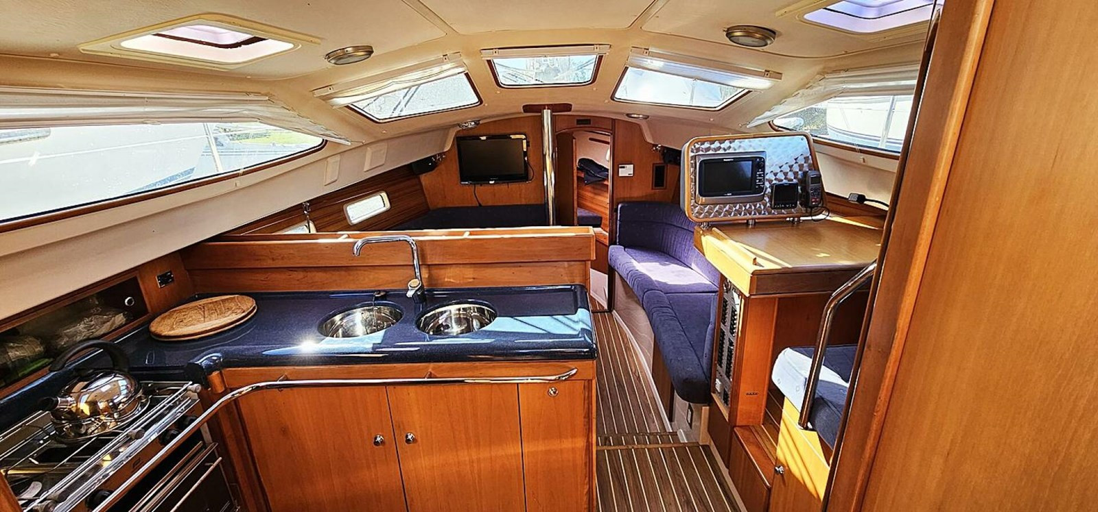https://arconyachts.ams3.digitaloceanspaces.com/173182/conversions/large_4626285-optimize.jpg