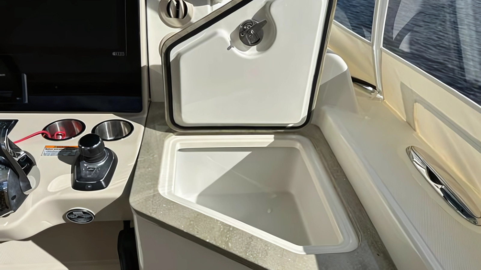 https://arconyachts.ams3.digitaloceanspaces.com/173189/conversions/large_4495090-optimize.jpg