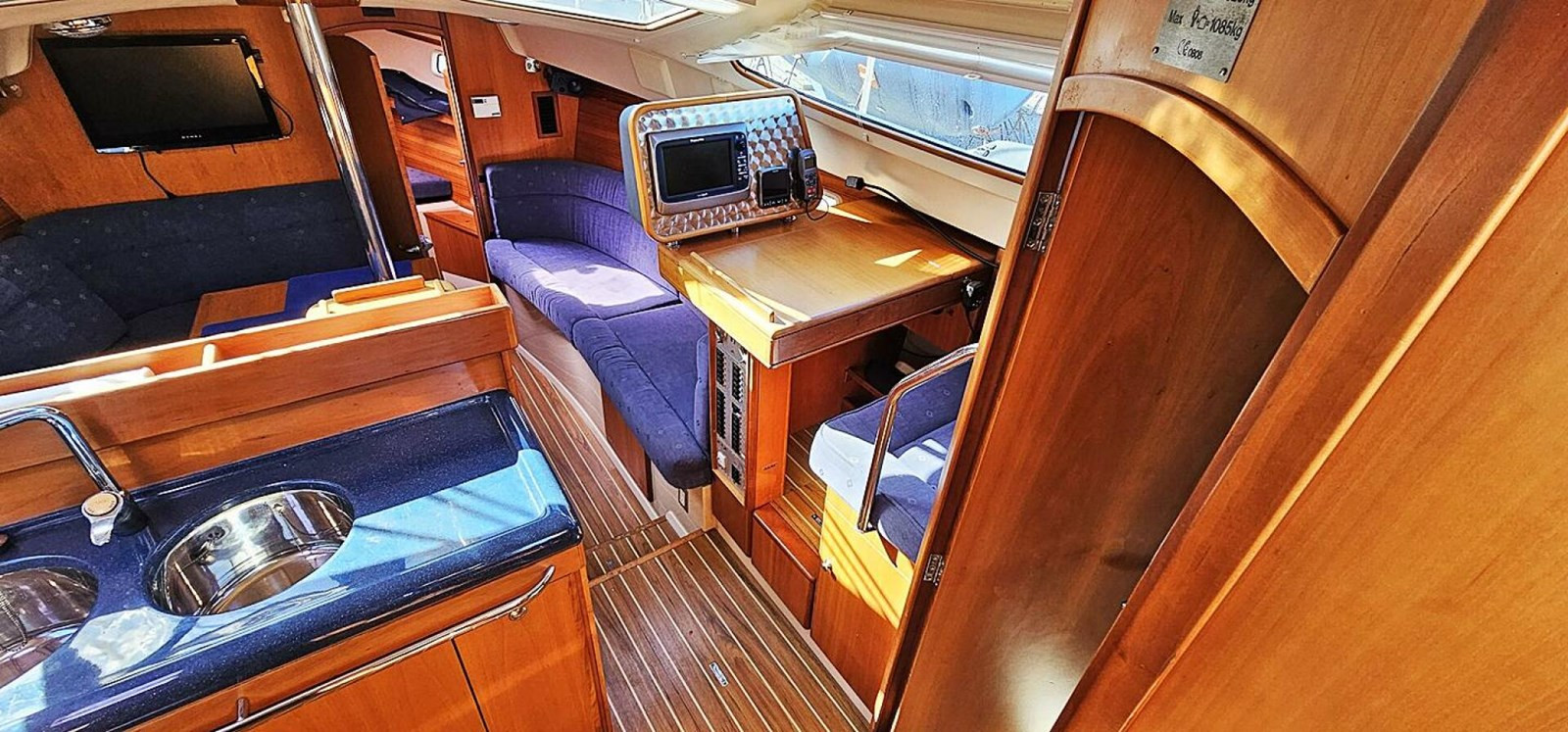 https://arconyachts.ams3.digitaloceanspaces.com/173196/conversions/large_4626290-optimize.jpg