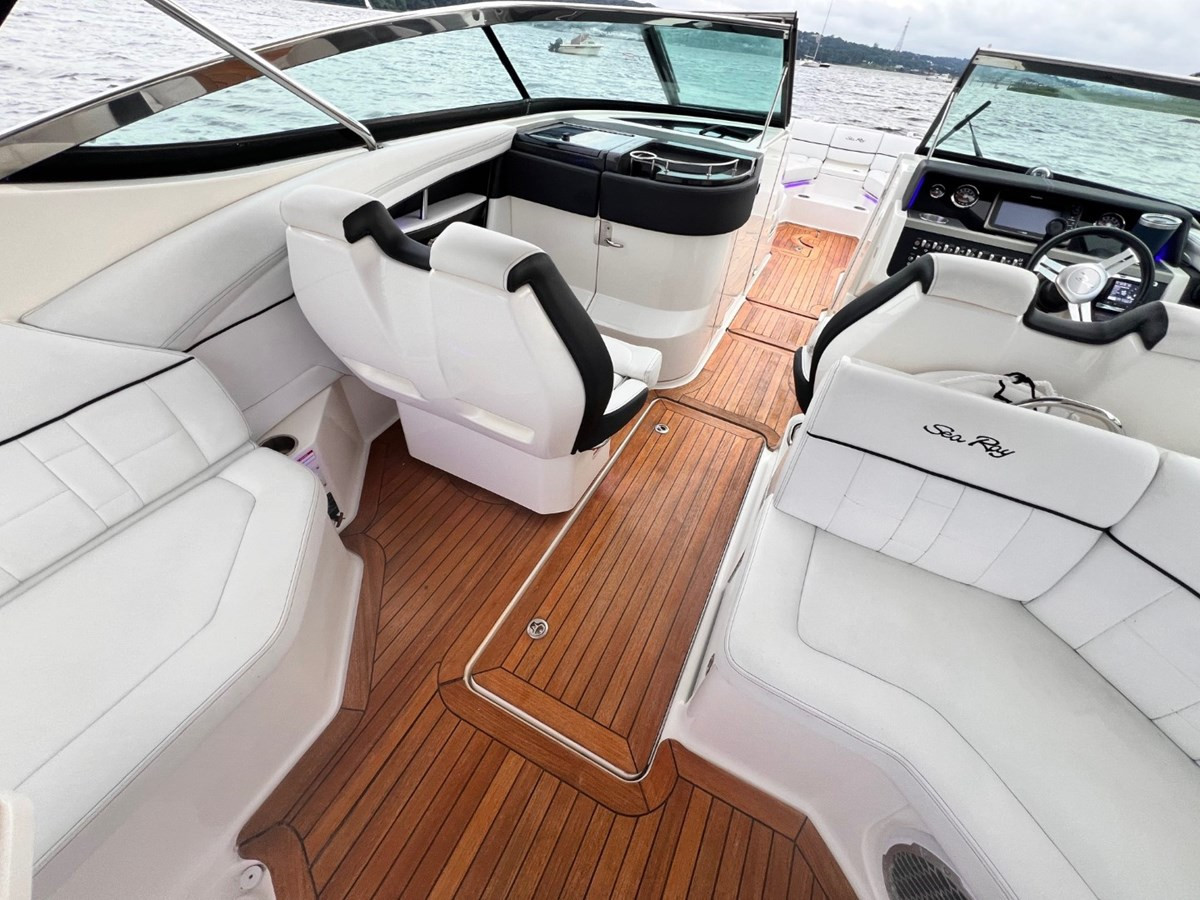 https://arconyachts.ams3.digitaloceanspaces.com/173494/conversions/large_4268870-optimize.jpg