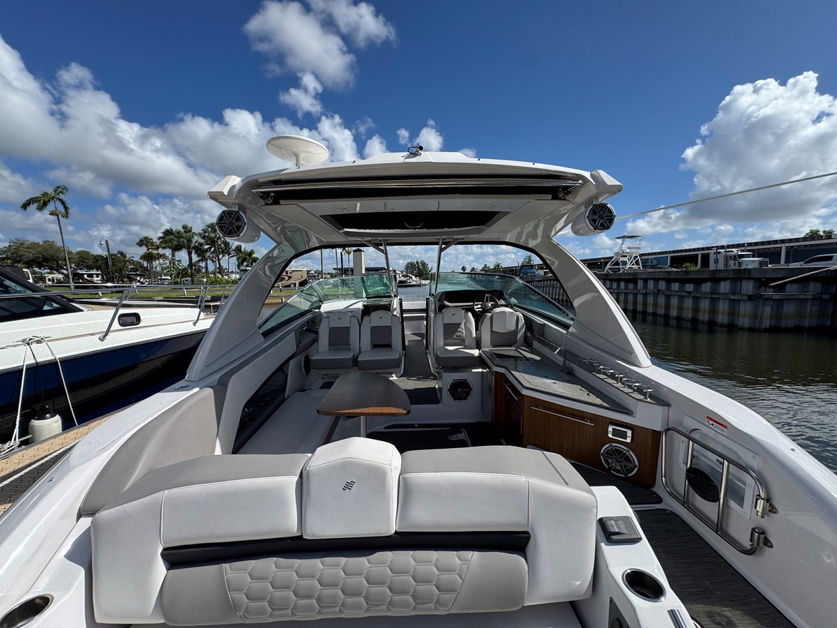 https://arconyachts.ams3.digitaloceanspaces.com/173514/conversions/large_4699093-optimize.jpg