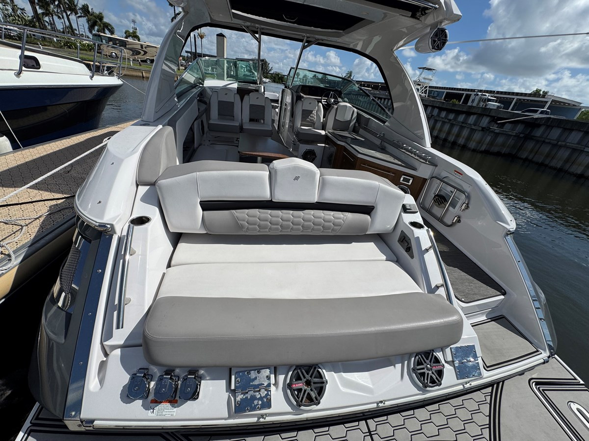 https://arconyachts.ams3.digitaloceanspaces.com/173516/conversions/large_4699092-optimize.jpg