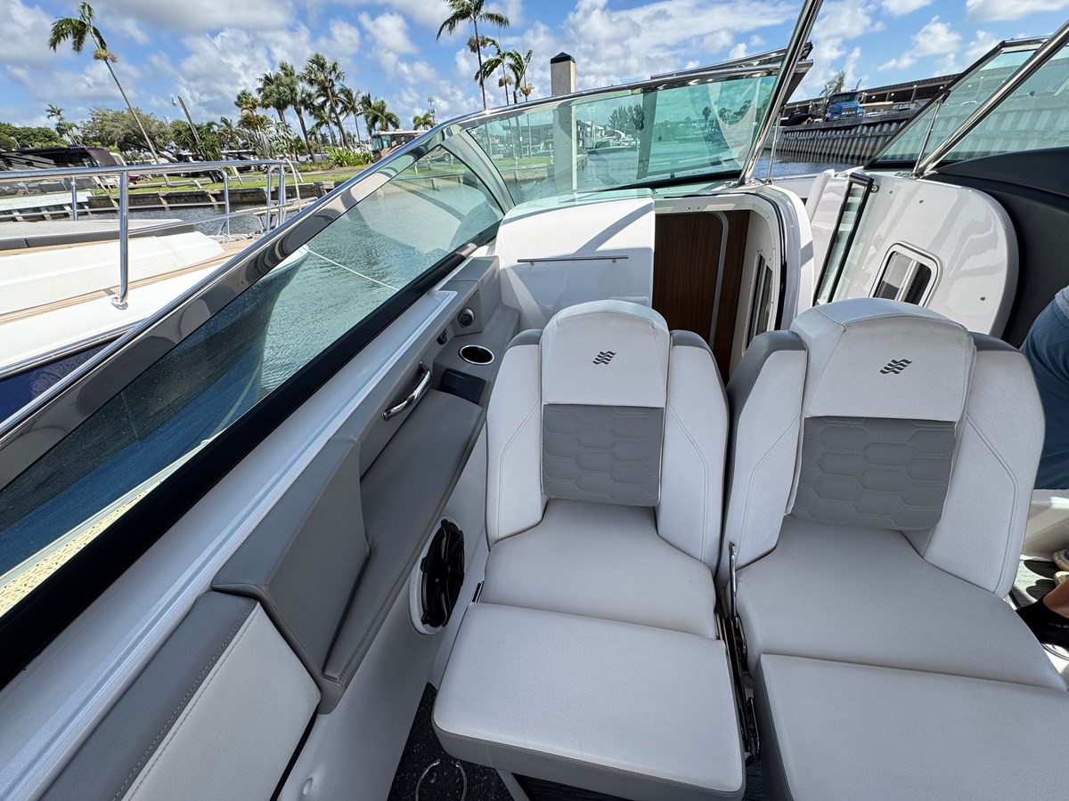 https://arconyachts.ams3.digitaloceanspaces.com/173523/conversions/large_4699098-optimize.jpg