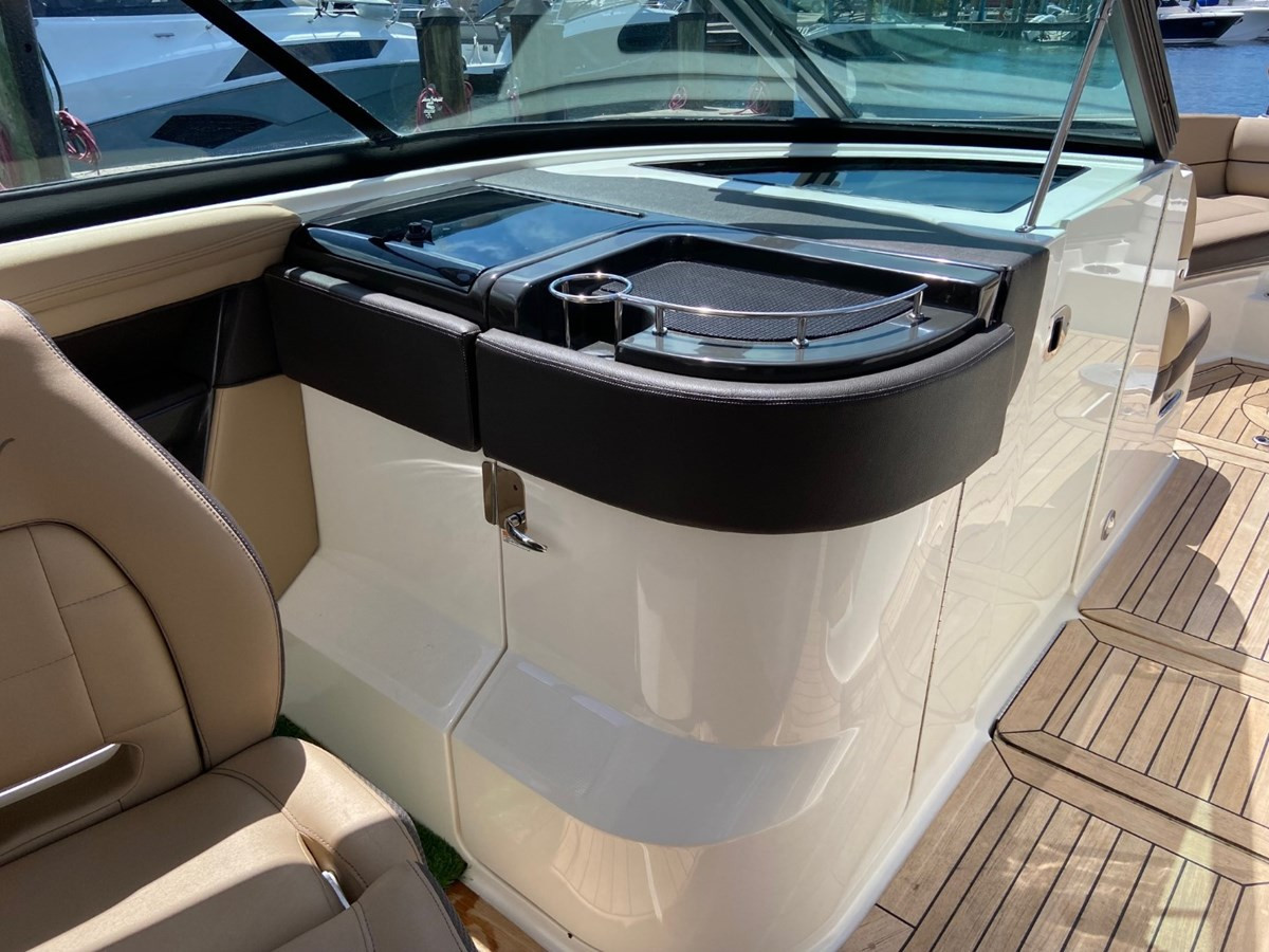 https://arconyachts.ams3.digitaloceanspaces.com/173554/conversions/large_4290711-optimize.jpg