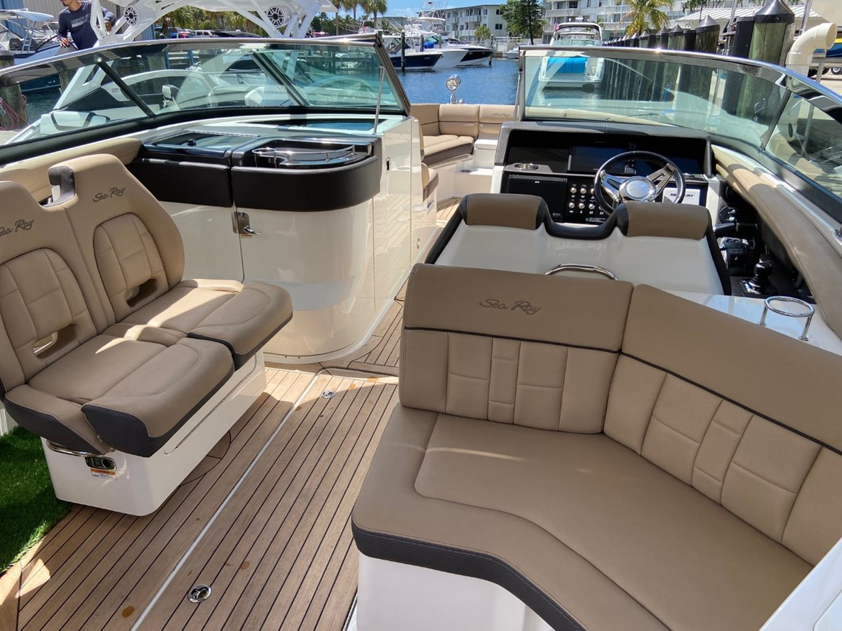 https://arconyachts.ams3.digitaloceanspaces.com/173564/conversions/large_4290715-optimize.jpg