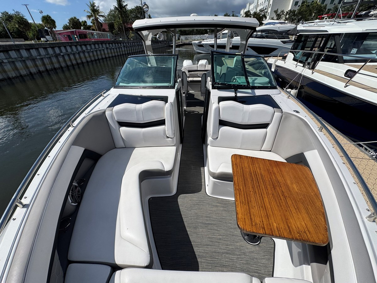 https://arconyachts.ams3.digitaloceanspaces.com/173568/conversions/large_4699095-optimize.jpg