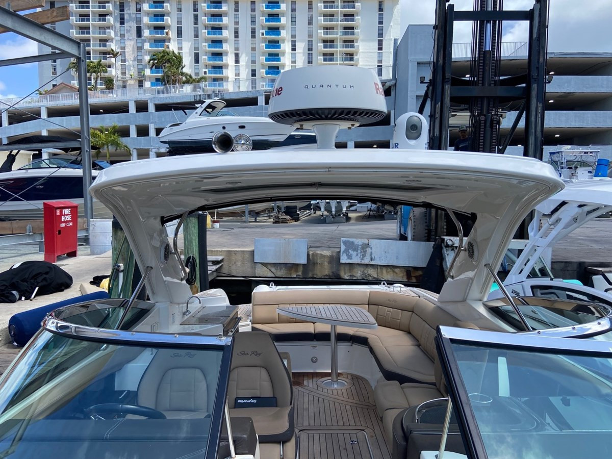 https://arconyachts.ams3.digitaloceanspaces.com/173593/conversions/large_4290725-optimize.jpg
