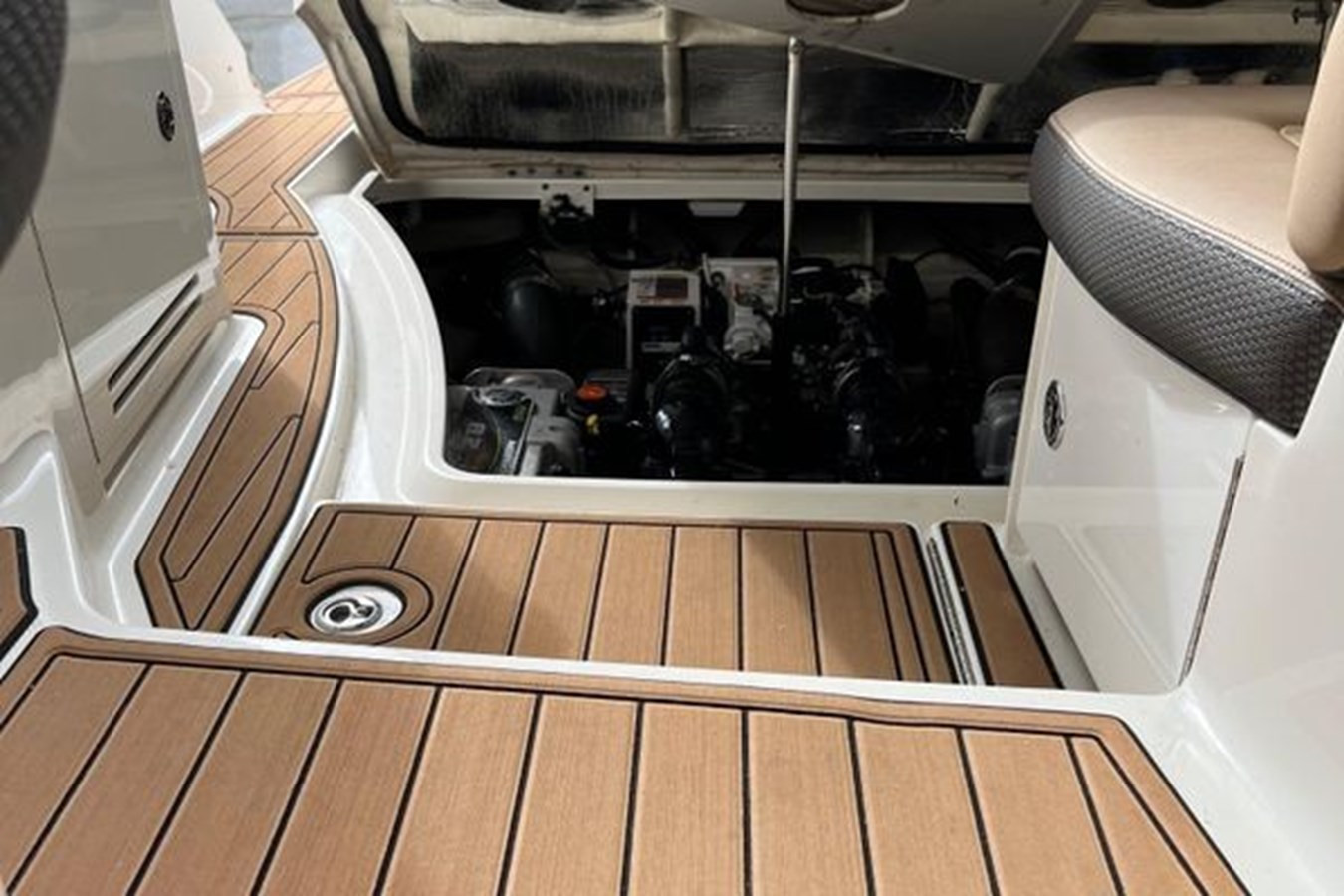 https://arconyachts.ams3.digitaloceanspaces.com/173624/conversions/large_4676770-optimize.jpg