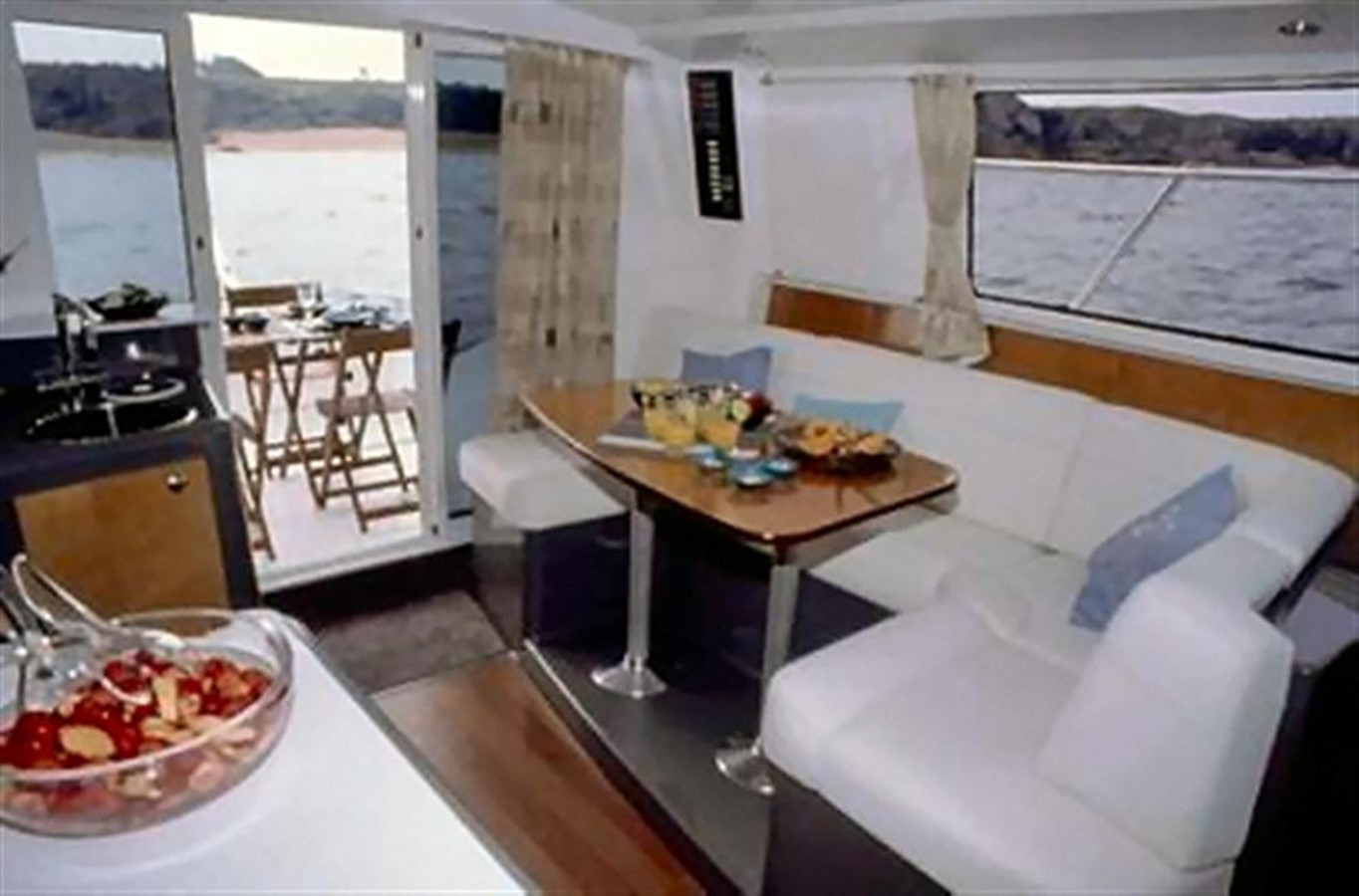 https://arconyachts.ams3.digitaloceanspaces.com/173665/conversions/large_87250-optimize.jpg