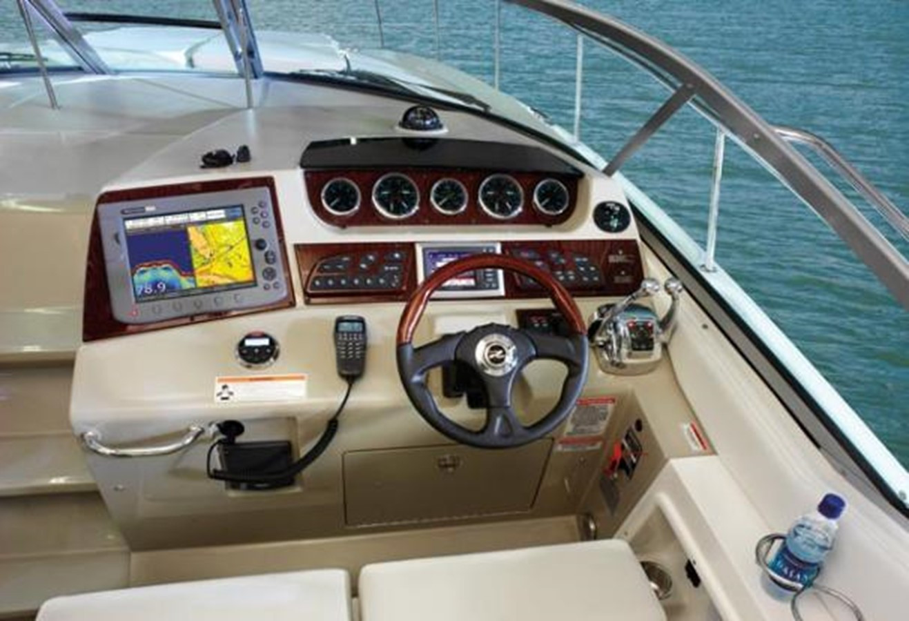 https://arconyachts.ams3.digitaloceanspaces.com/173672/conversions/large_1984287-optimize.jpg
