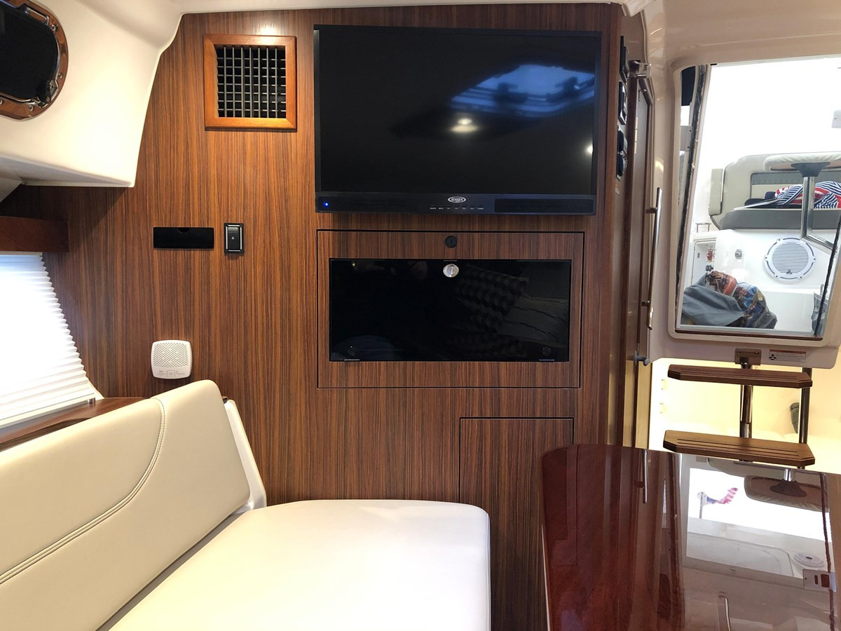 https://arconyachts.ams3.digitaloceanspaces.com/173772/conversions/large_3162540-optimize.jpg