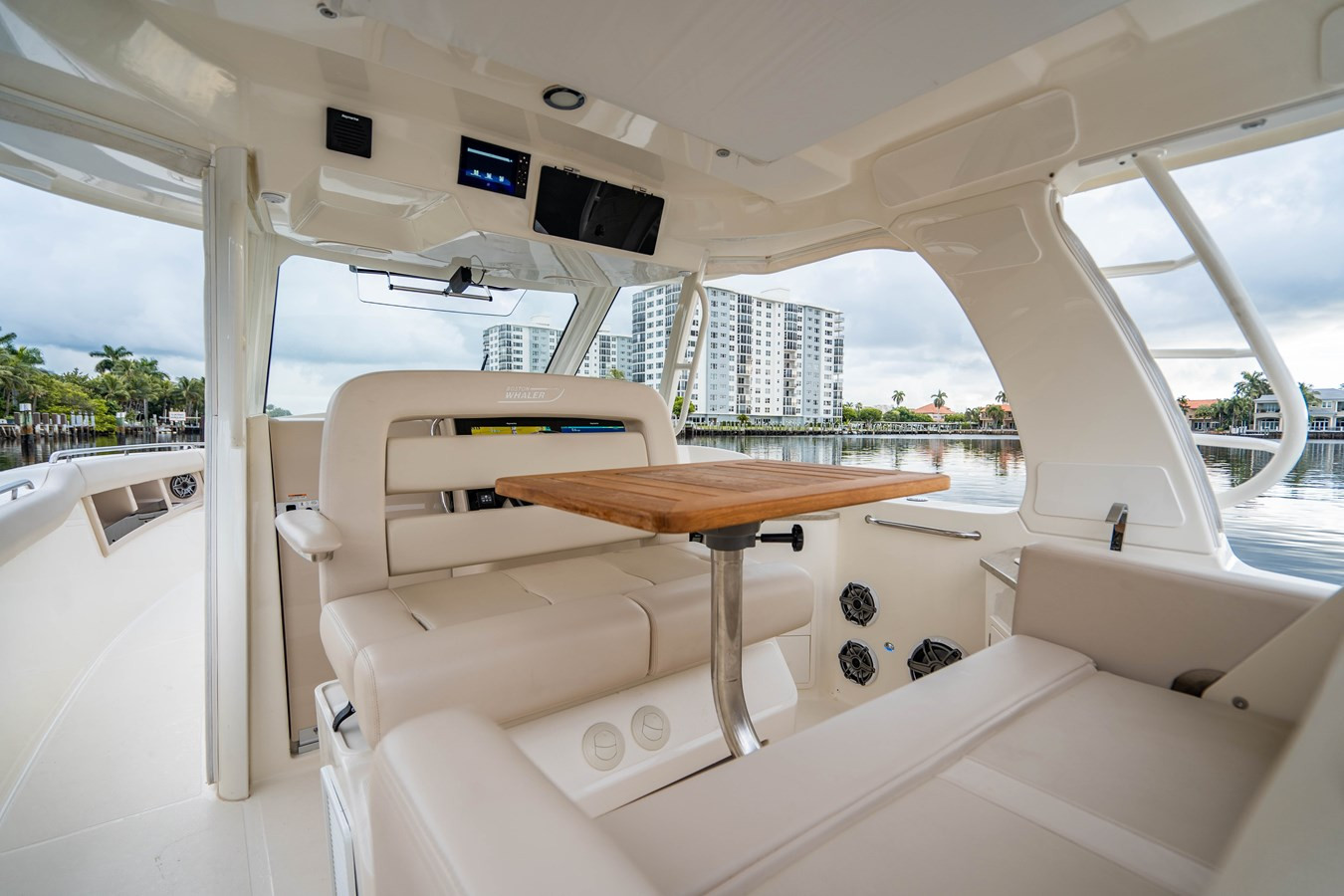 https://arconyachts.ams3.digitaloceanspaces.com/173806/conversions/large_3346720-optimize.jpg
