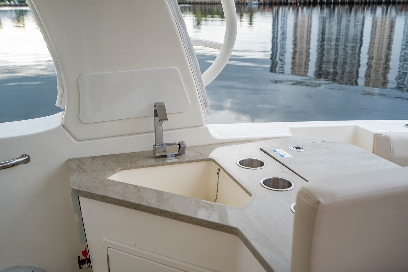 https://arconyachts.ams3.digitaloceanspaces.com/173817/conversions/large_3346724-optimize.jpg