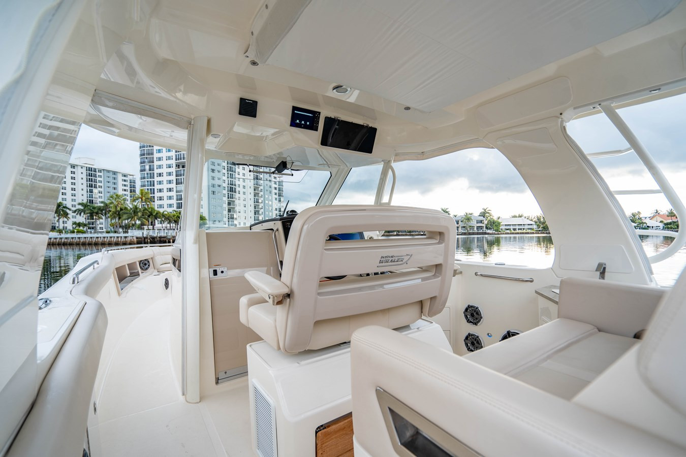 https://arconyachts.ams3.digitaloceanspaces.com/173829/conversions/large_3346728-optimize.jpg