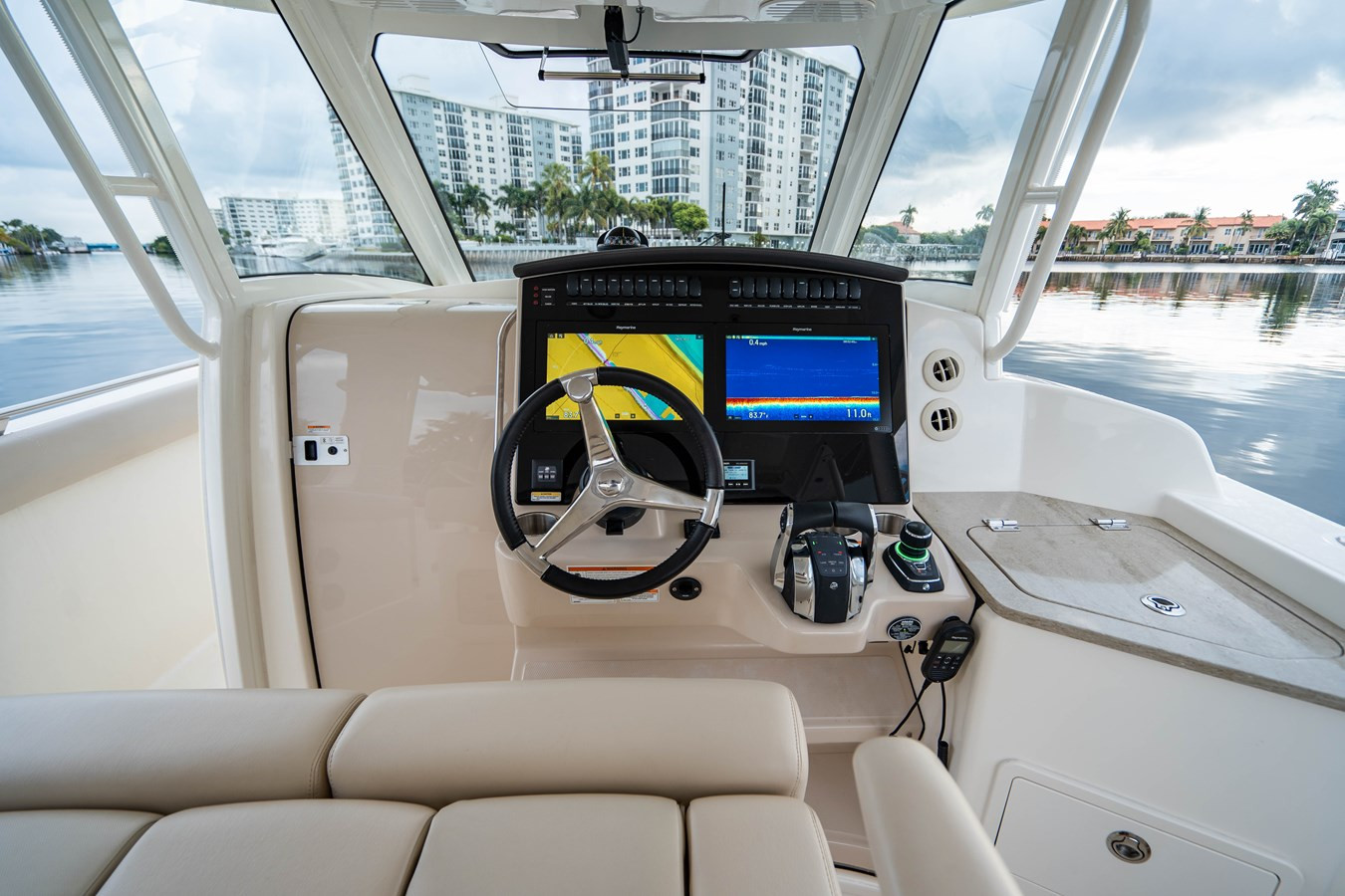 https://arconyachts.ams3.digitaloceanspaces.com/173855/conversions/large_3346737-optimize.jpg