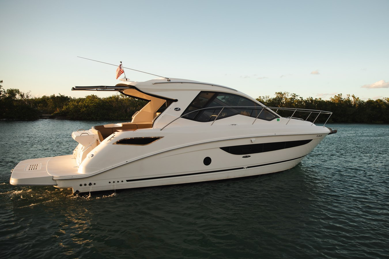 https://arconyachts.ams3.digitaloceanspaces.com/173856/conversions/large_3666911-optimize.jpg