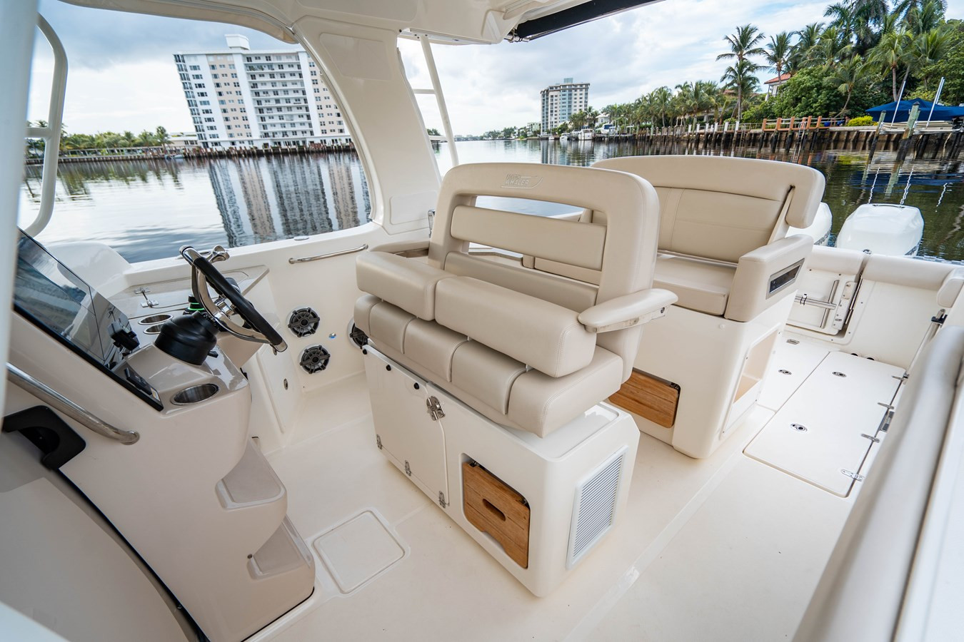https://arconyachts.ams3.digitaloceanspaces.com/173867/conversions/large_3346741-optimize.jpg
