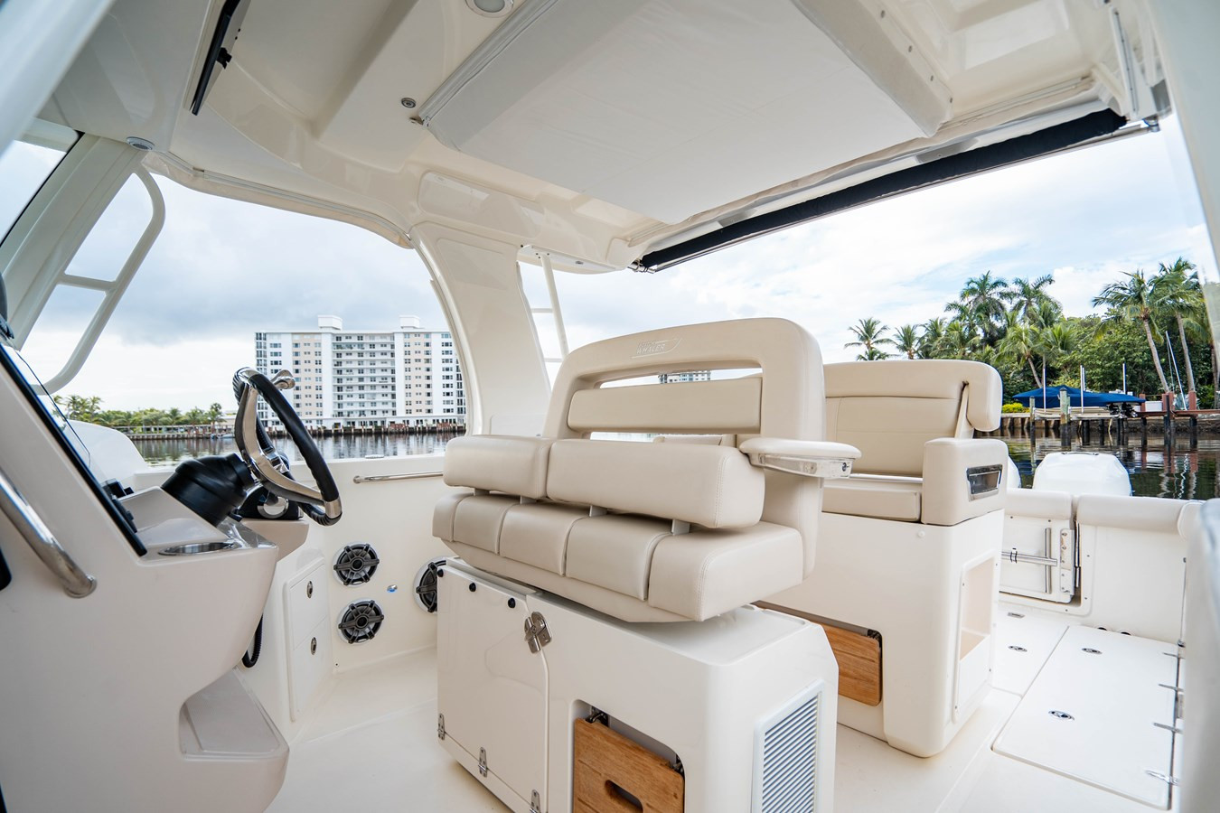 https://arconyachts.ams3.digitaloceanspaces.com/173870/conversions/large_3346742-optimize.jpg