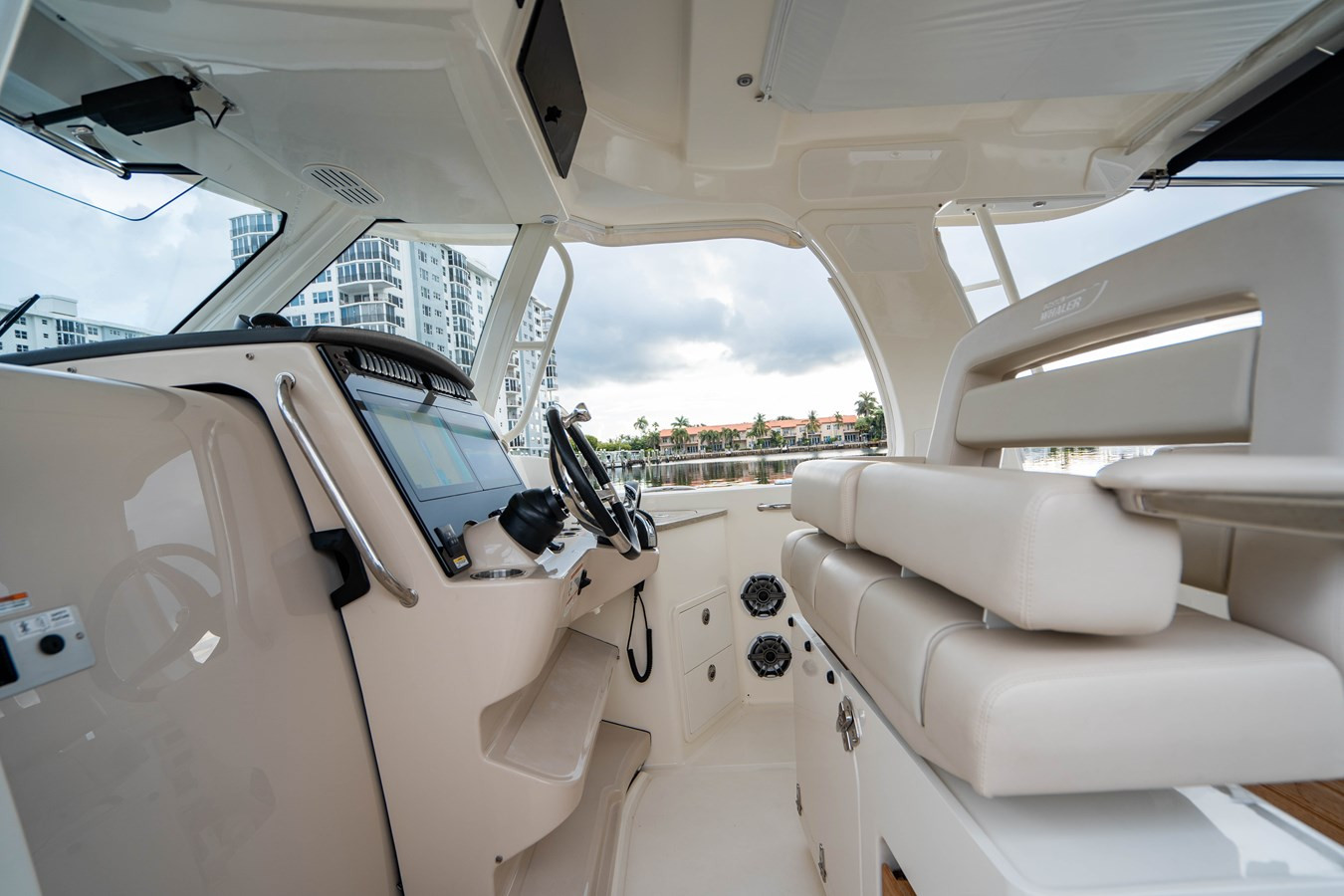 https://arconyachts.ams3.digitaloceanspaces.com/173889/conversions/large_3346749-optimize.jpg