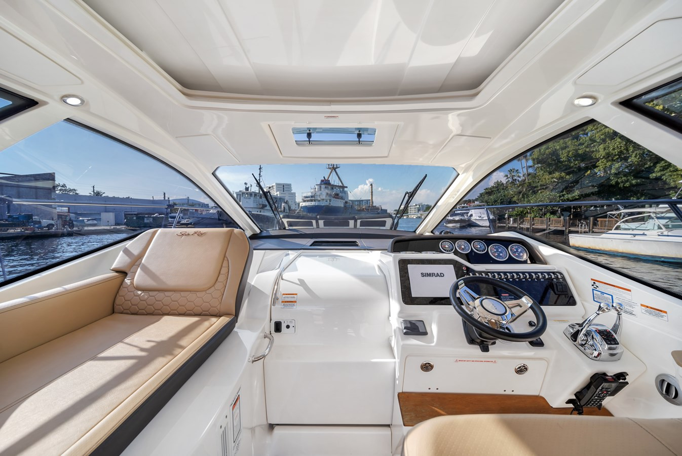 https://arconyachts.ams3.digitaloceanspaces.com/173894/conversions/large_3666924-optimize.jpg
