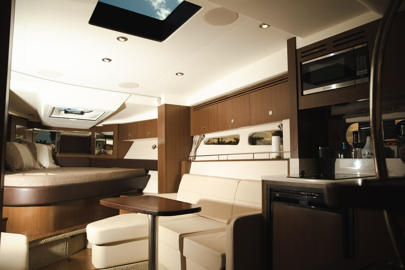 https://arconyachts.ams3.digitaloceanspaces.com/173921/conversions/large_3666933-optimize.jpg