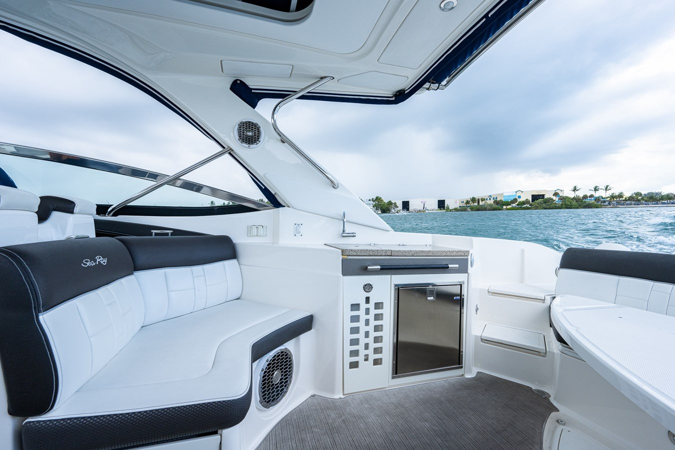 https://arconyachts.ams3.digitaloceanspaces.com/173922/conversions/large_3679093-optimize.jpg
