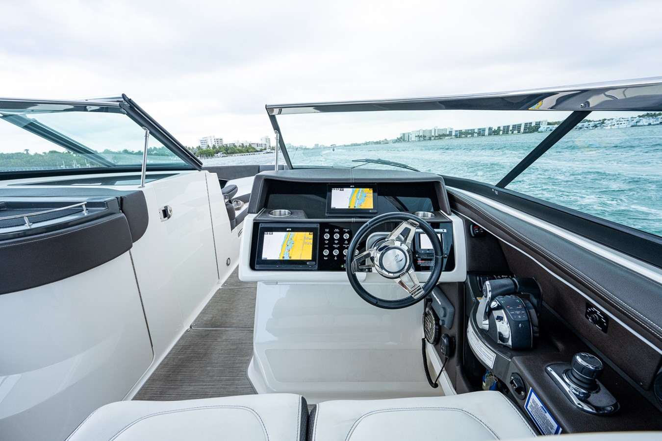 https://arconyachts.ams3.digitaloceanspaces.com/173929/conversions/large_3679096-optimize.jpg