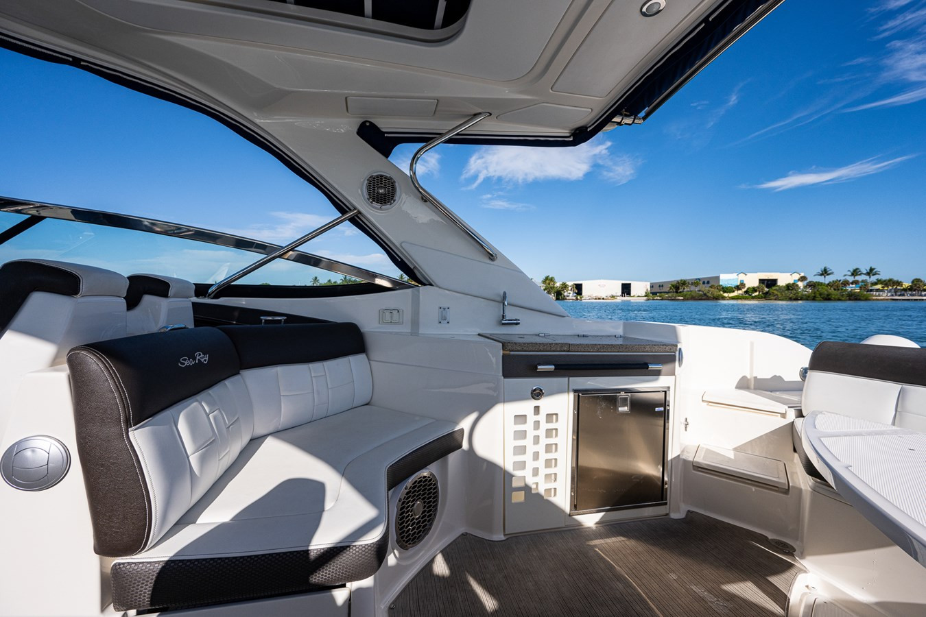 https://arconyachts.ams3.digitaloceanspaces.com/173949/conversions/large_3679104-optimize.jpg