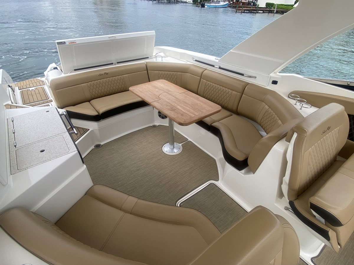 https://arconyachts.ams3.digitaloceanspaces.com/174054/conversions/large_4006740-optimize.jpg