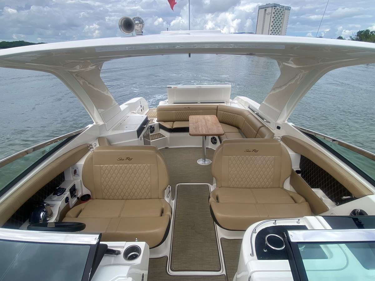 https://arconyachts.ams3.digitaloceanspaces.com/174057/conversions/large_4006741-optimize.jpg