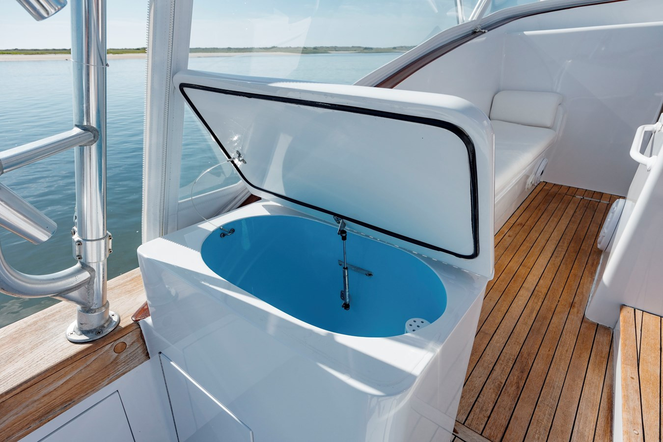 https://arconyachts.ams3.digitaloceanspaces.com/174510/conversions/large_4230180-optimize.jpg