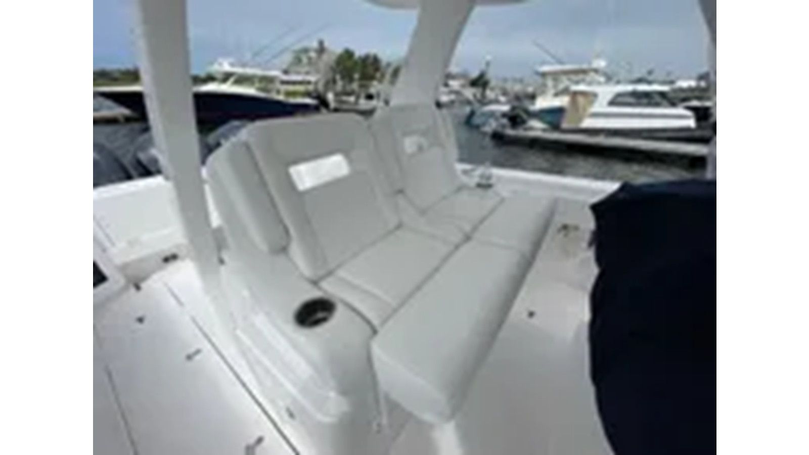 https://arconyachts.ams3.digitaloceanspaces.com/174569/conversions/large_4329605-optimize.jpg