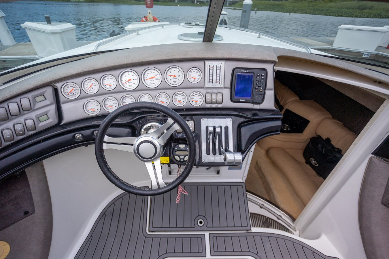 https://arconyachts.ams3.digitaloceanspaces.com/174600/conversions/large_4699479-optimize.jpg